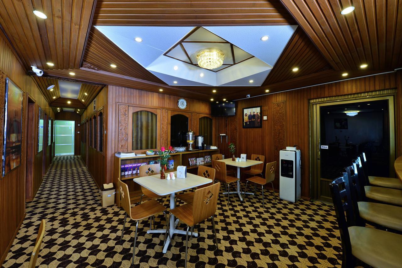 Backpacker Hostel (Adults Only) Rangoon Buitenkant foto