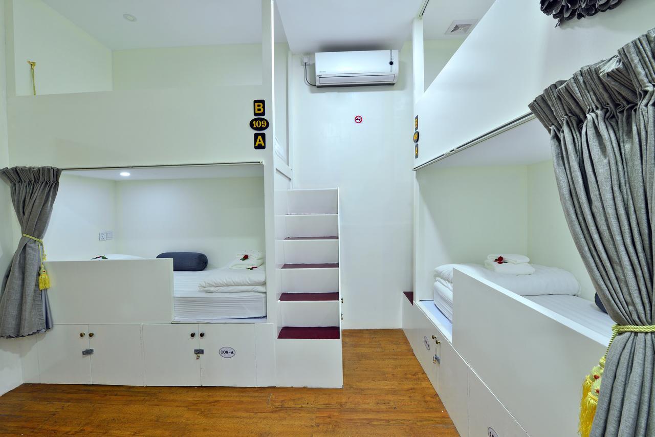 Backpacker Hostel (Adults Only) Rangoon Buitenkant foto