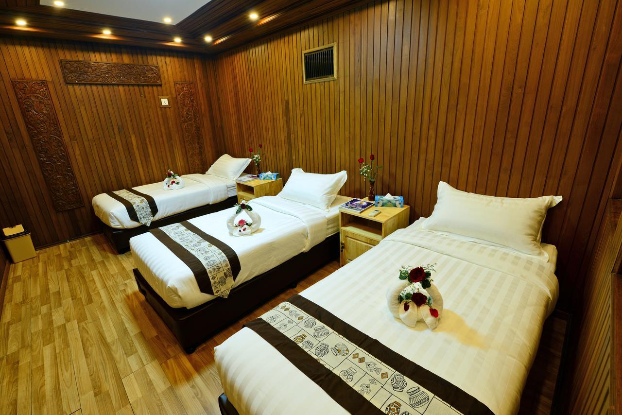 Backpacker Hostel (Adults Only) Rangoon Buitenkant foto