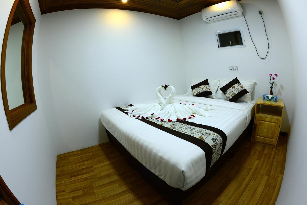 Backpacker Hostel (Adults Only) Rangoon Buitenkant foto