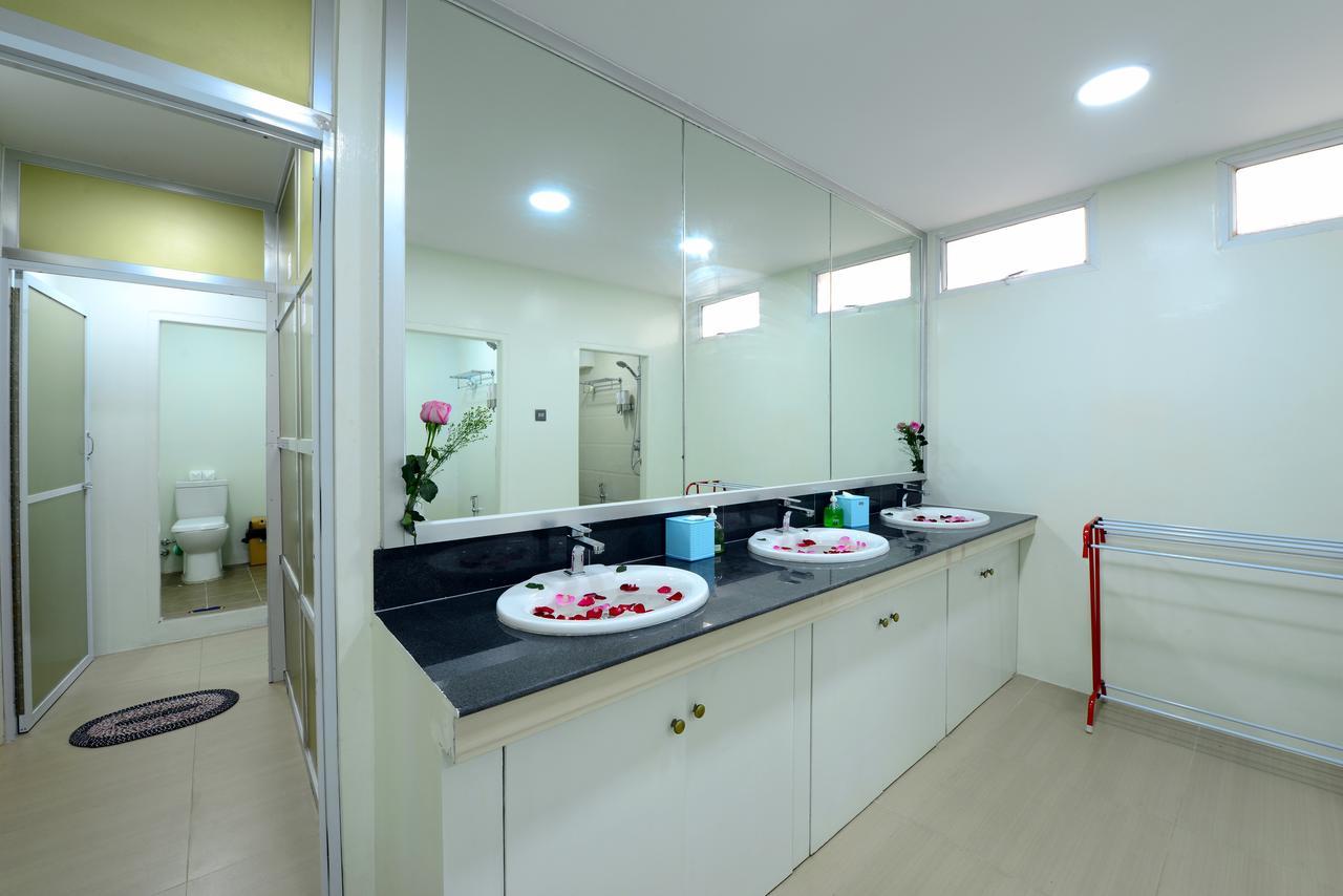 Backpacker Hostel (Adults Only) Rangoon Buitenkant foto