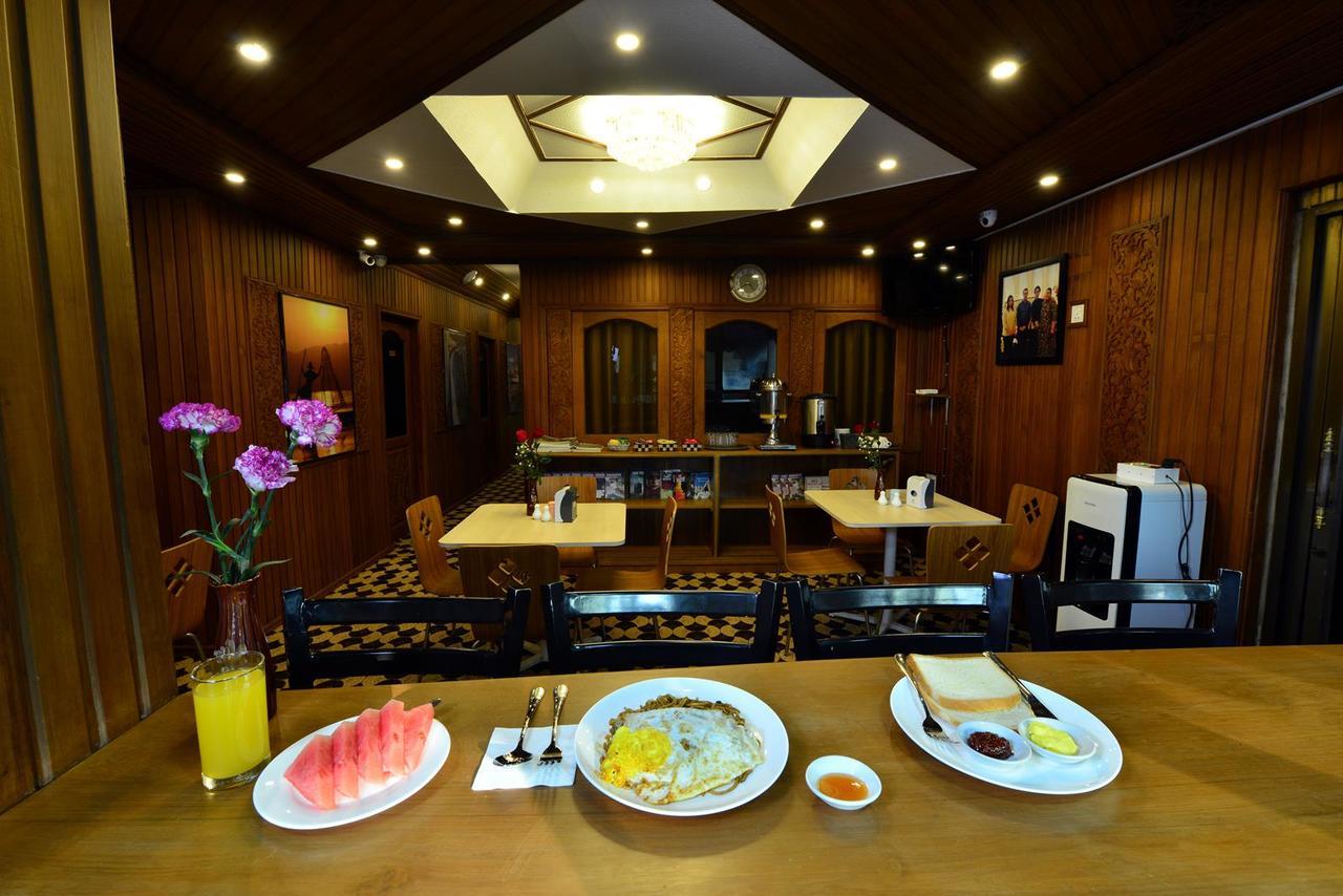 Backpacker Hostel (Adults Only) Rangoon Buitenkant foto