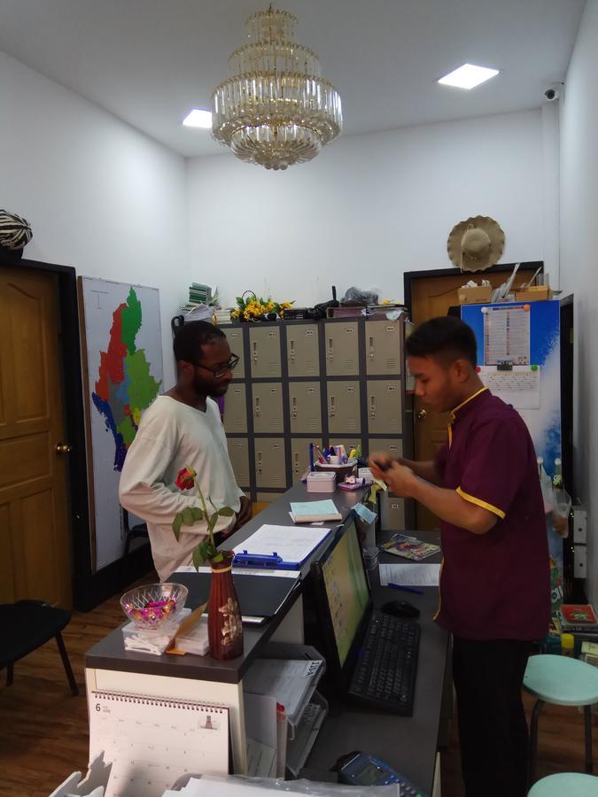 Backpacker Hostel (Adults Only) Rangoon Buitenkant foto