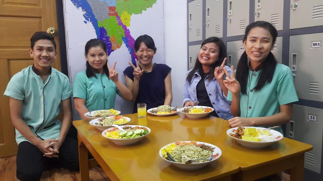 Backpacker Hostel (Adults Only) Rangoon Buitenkant foto