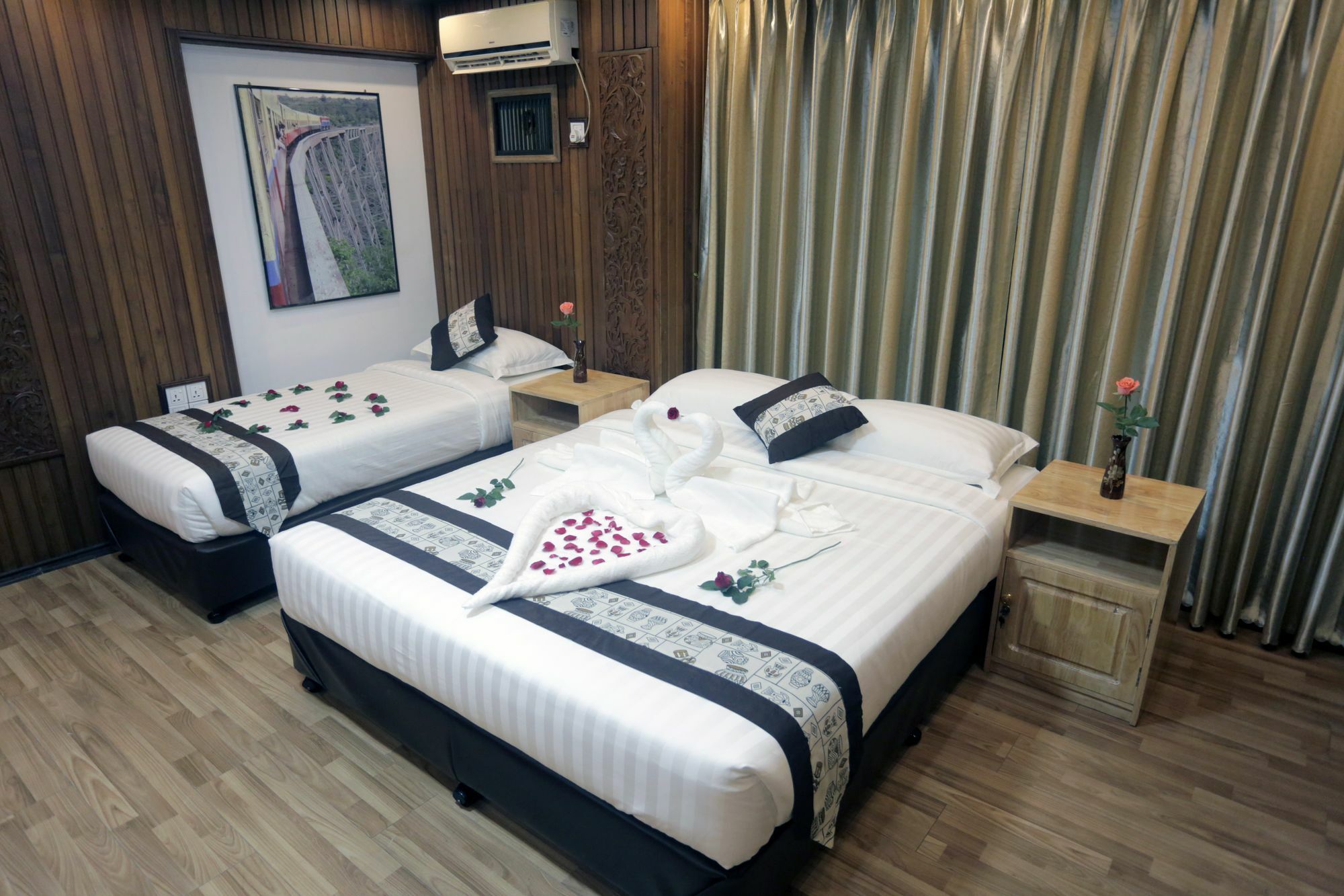 Backpacker Hostel (Adults Only) Rangoon Buitenkant foto