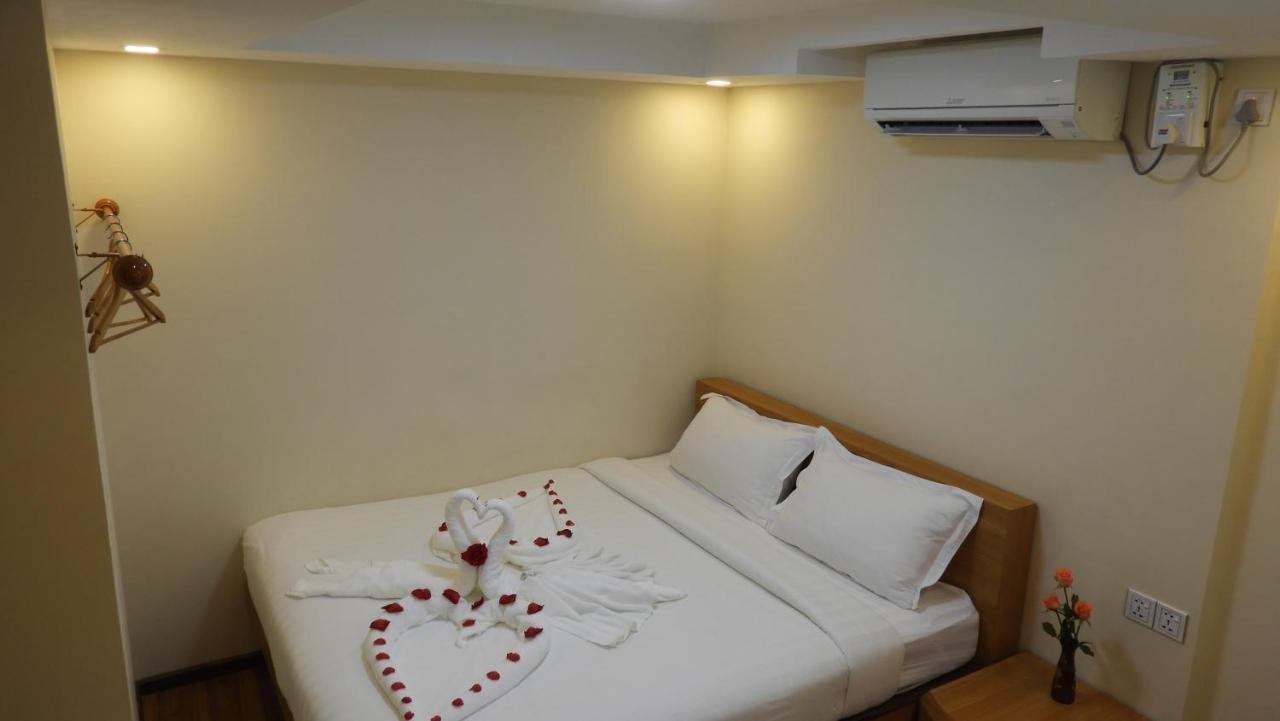 Backpacker Hostel (Adults Only) Rangoon Buitenkant foto