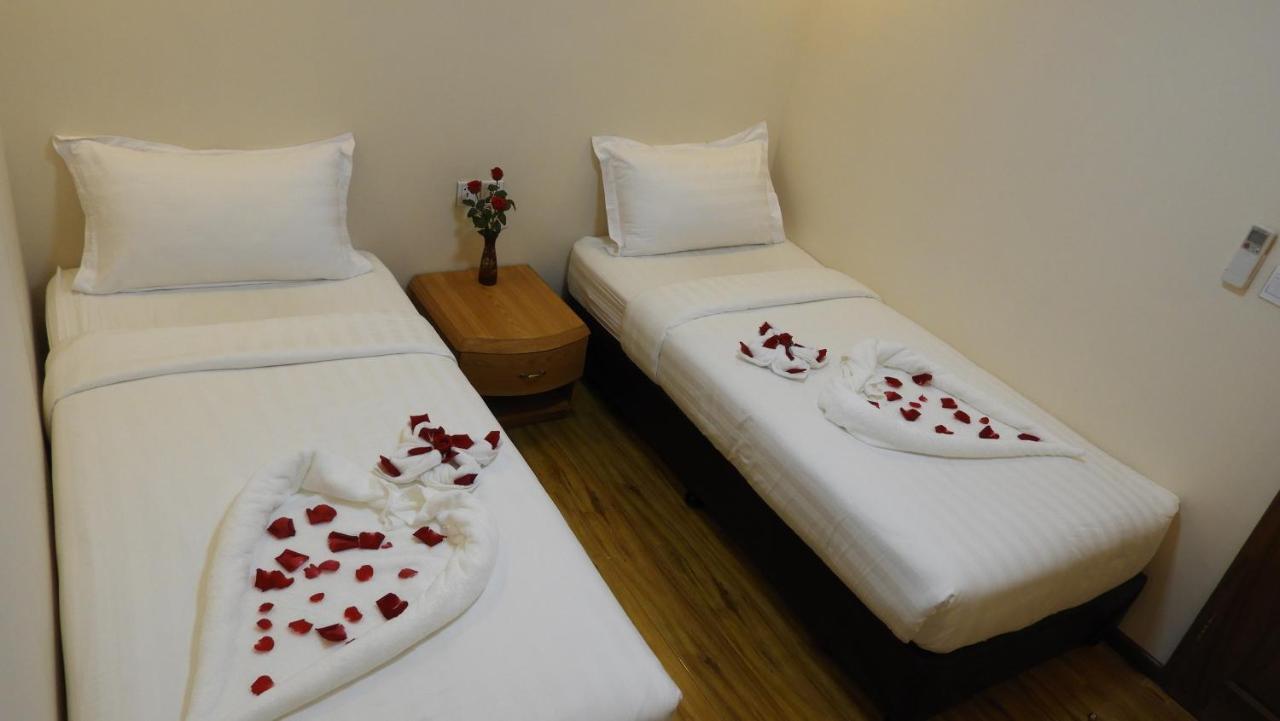 Backpacker Hostel (Adults Only) Rangoon Buitenkant foto