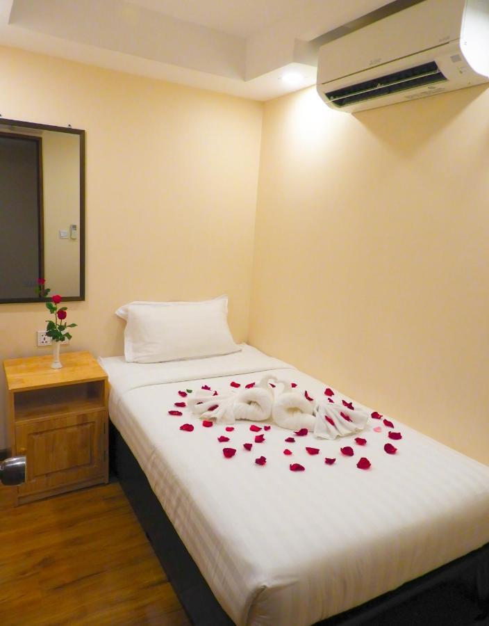 Backpacker Hostel (Adults Only) Rangoon Buitenkant foto