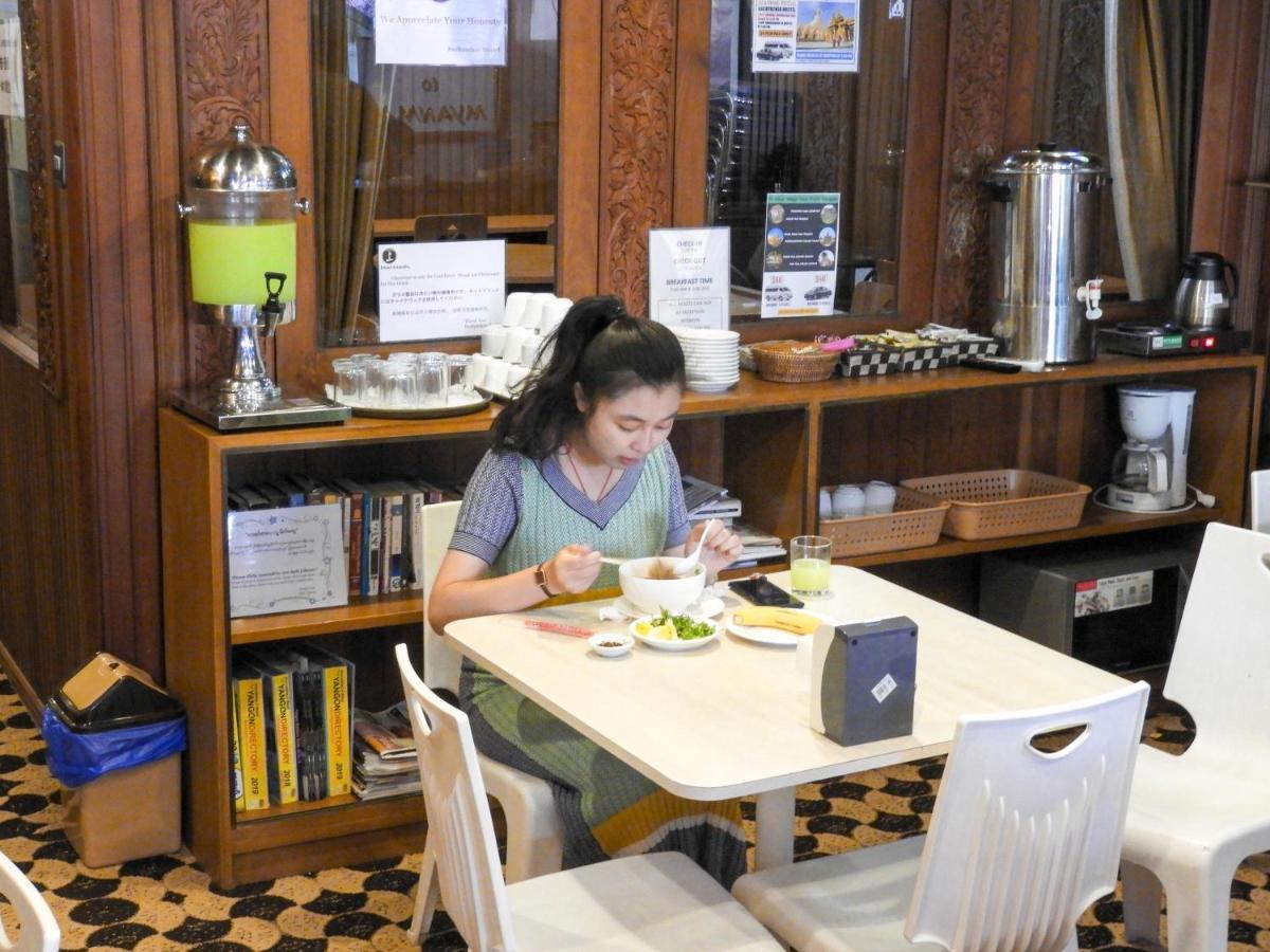 Backpacker Hostel (Adults Only) Rangoon Buitenkant foto