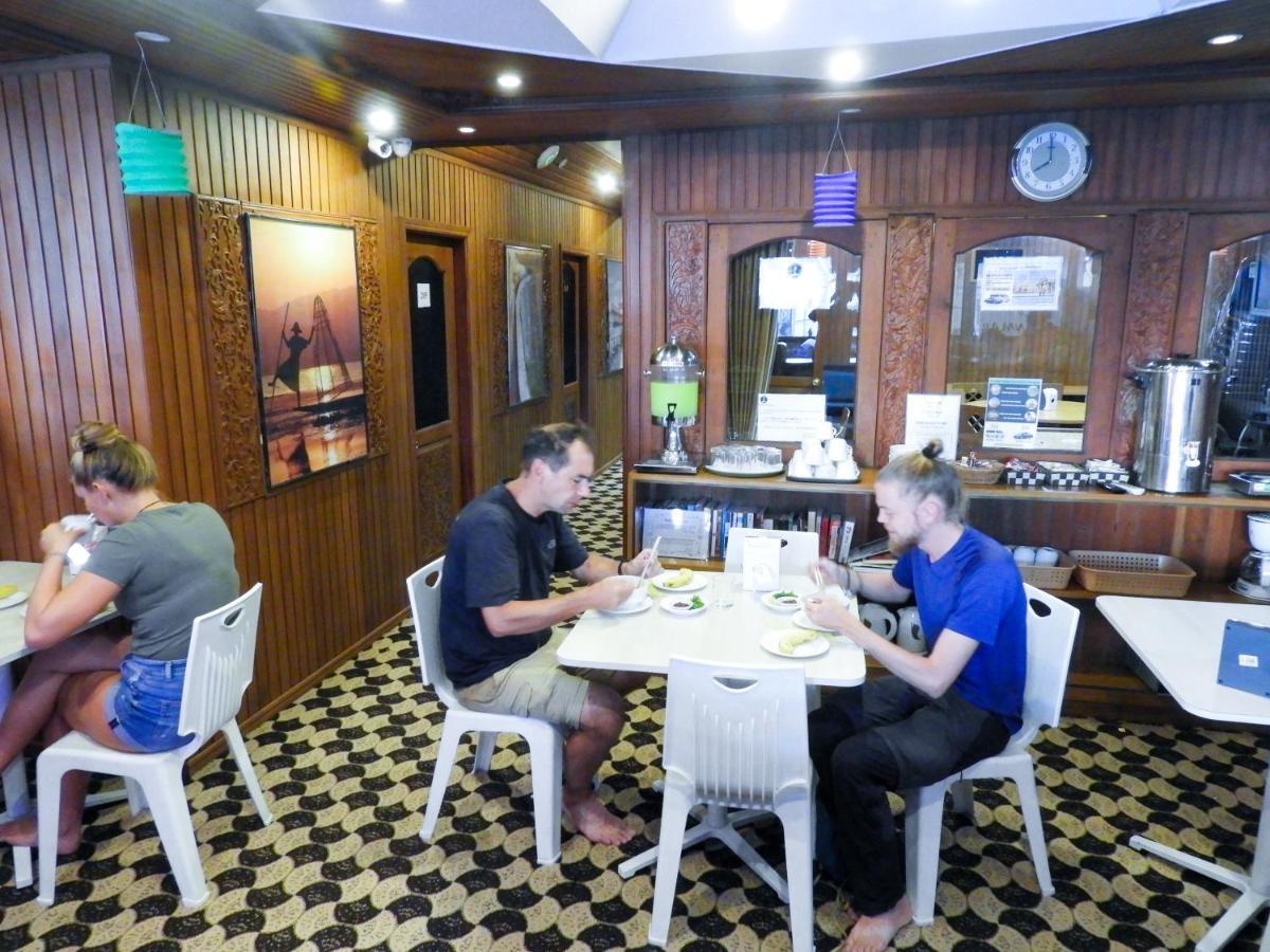 Backpacker Hostel (Adults Only) Rangoon Buitenkant foto